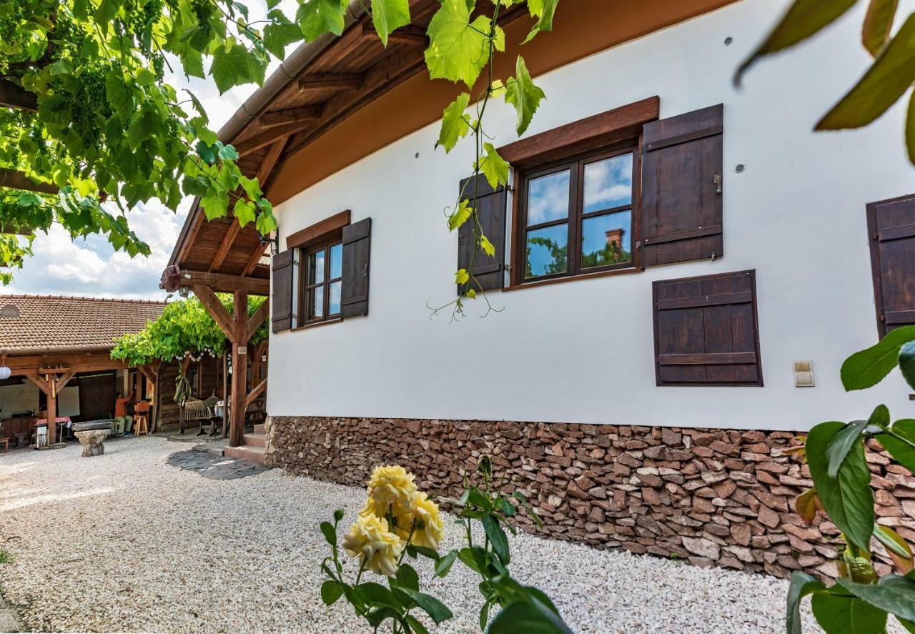 Pajta Apartman Eger Exterior foto